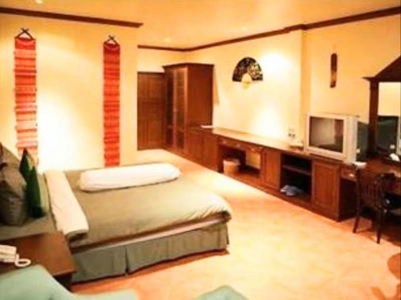 The Irish Clock Hotel Udon Thani Exterior foto