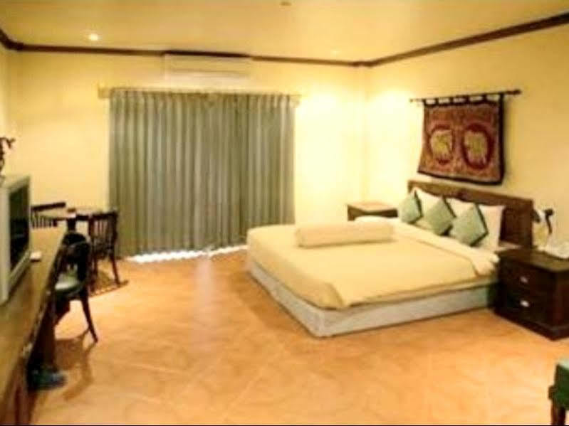 The Irish Clock Hotel Udon Thani Exterior foto